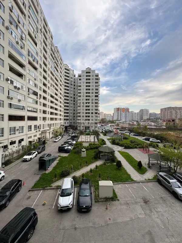 Satılır 4 otaqlı mənzil 150 m²