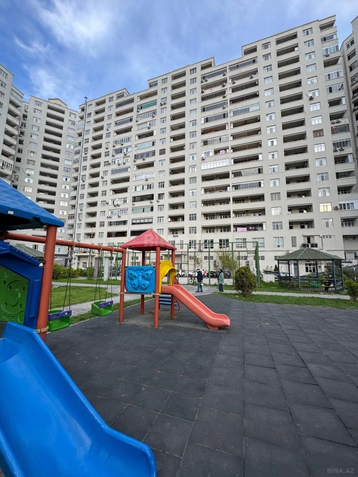 Satılır 4 otaqlı mənzil 150 m²
