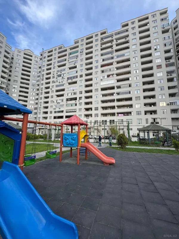 Satılır 4 otaqlı mənzil 150 m²