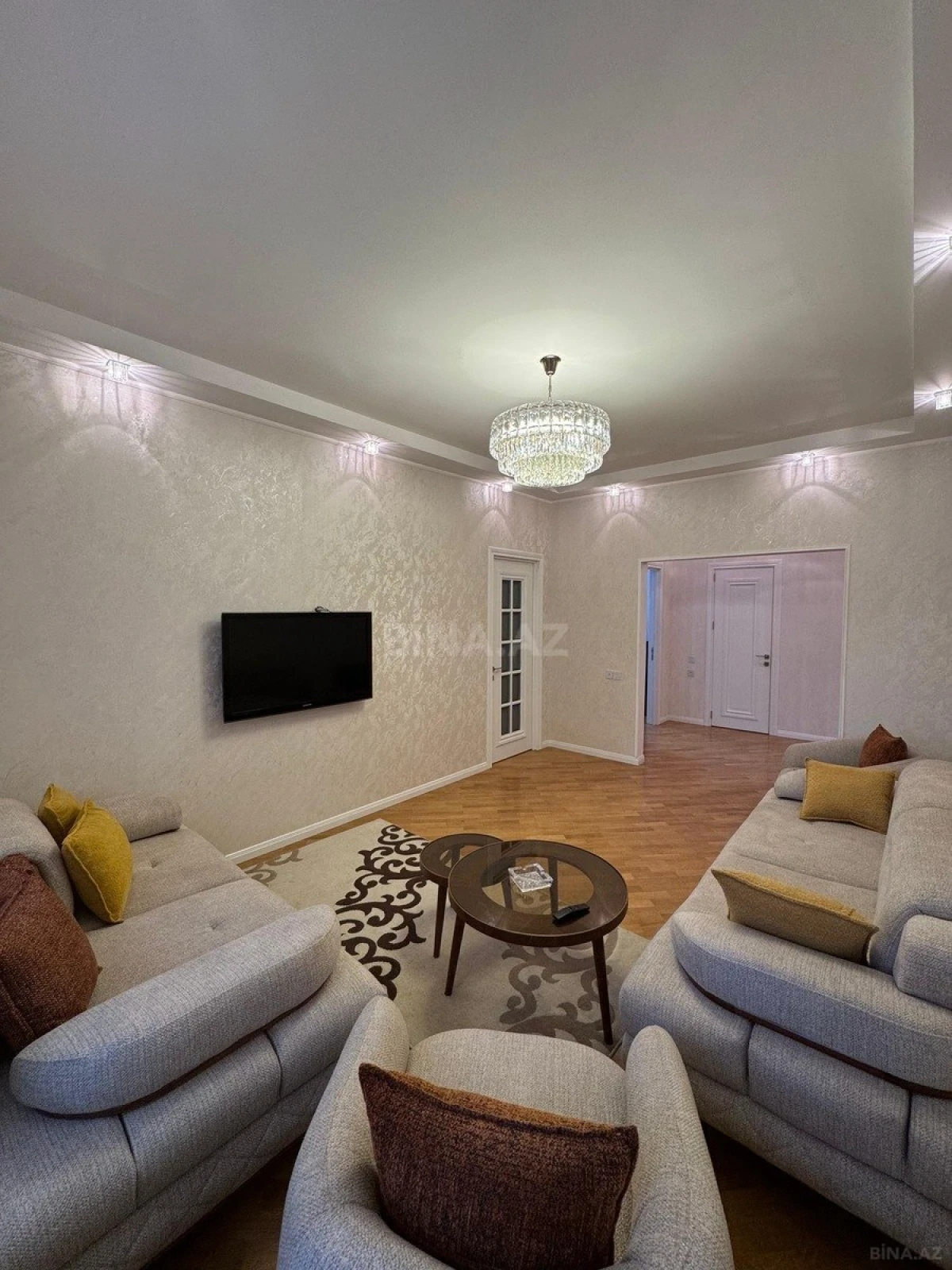 Satılır 4 otaqlı mənzil 150 m²