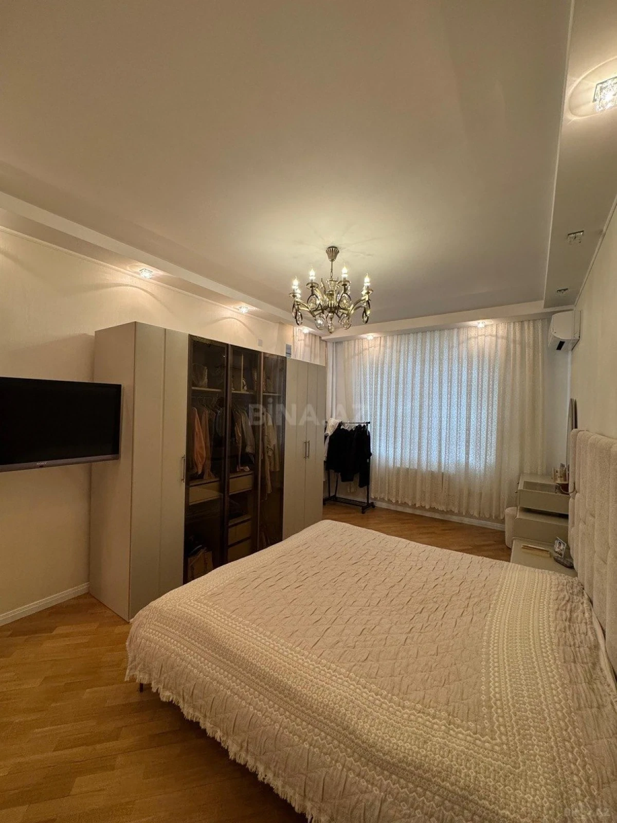 Satılır 4 otaqlı mənzil 150 m²
