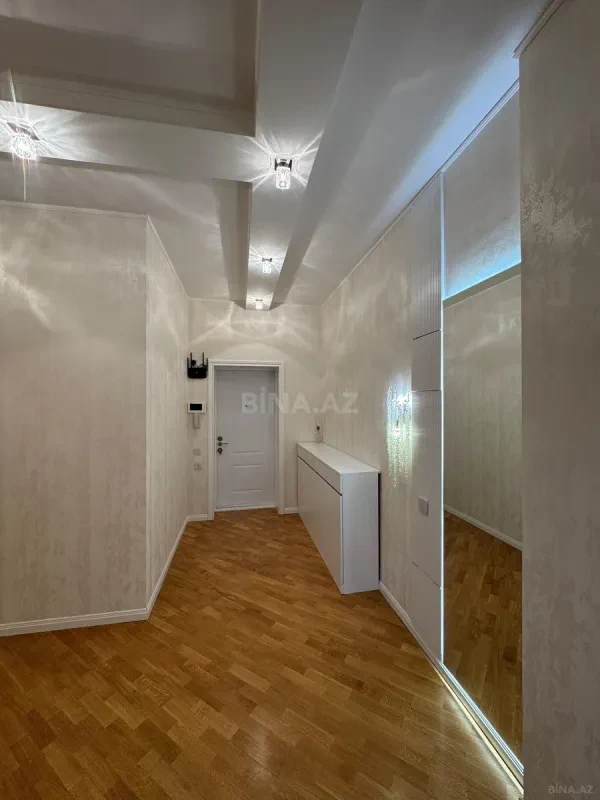 Satılır 4 otaqlı mənzil 150 m²