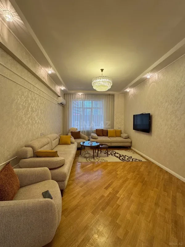 Satılır 4 otaqlı mənzil 150 m²