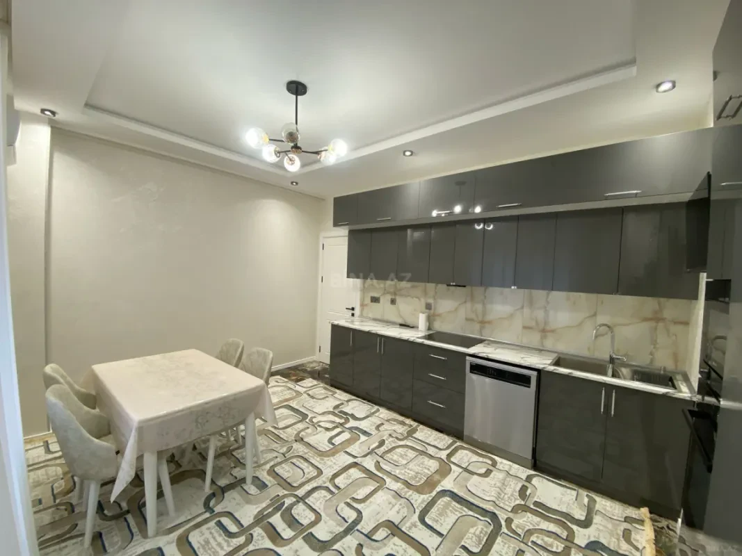 Kirayə verilir 3 otaqlı mənzil 140 m²