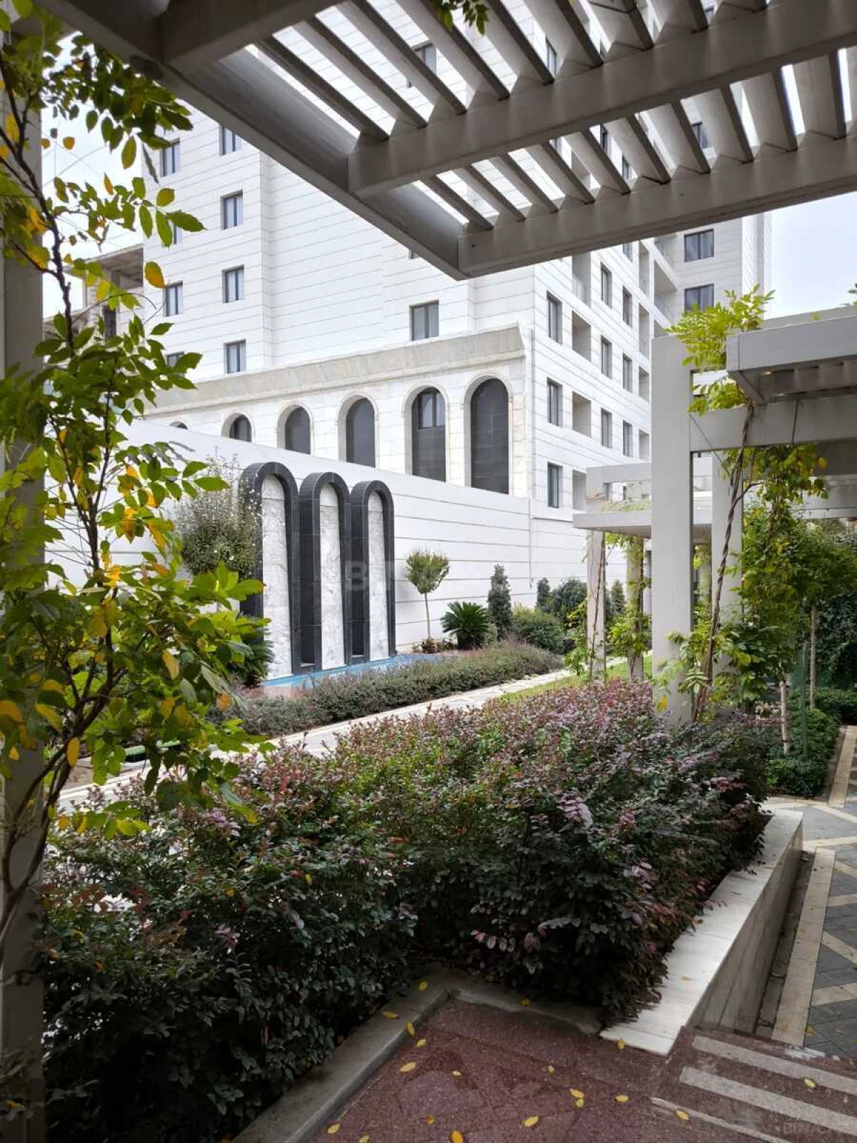 Satılır 2 otaqlı mənzil 96 m²