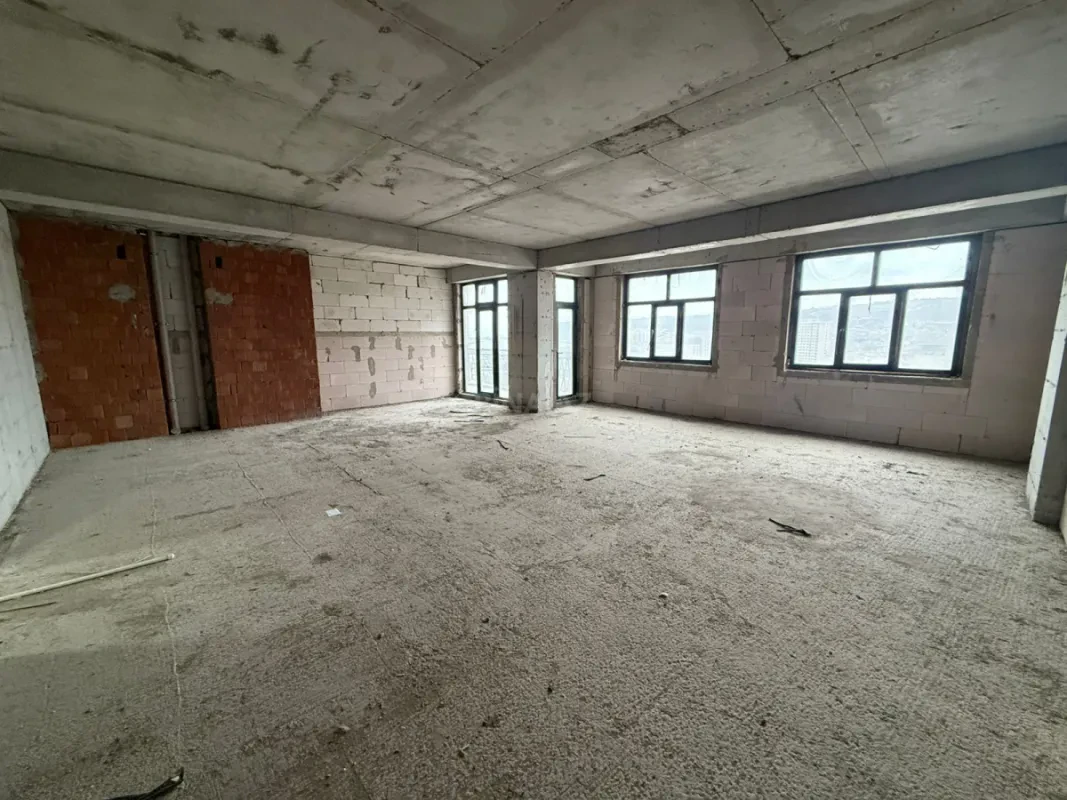 Satılır 2 otaqlı mənzil 96 m²