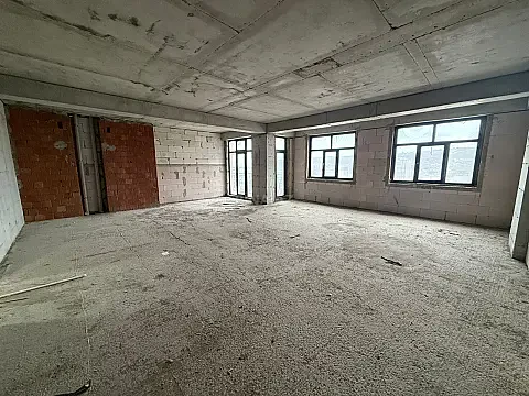 Satılır 2 otaqlı mənzil 96 m²