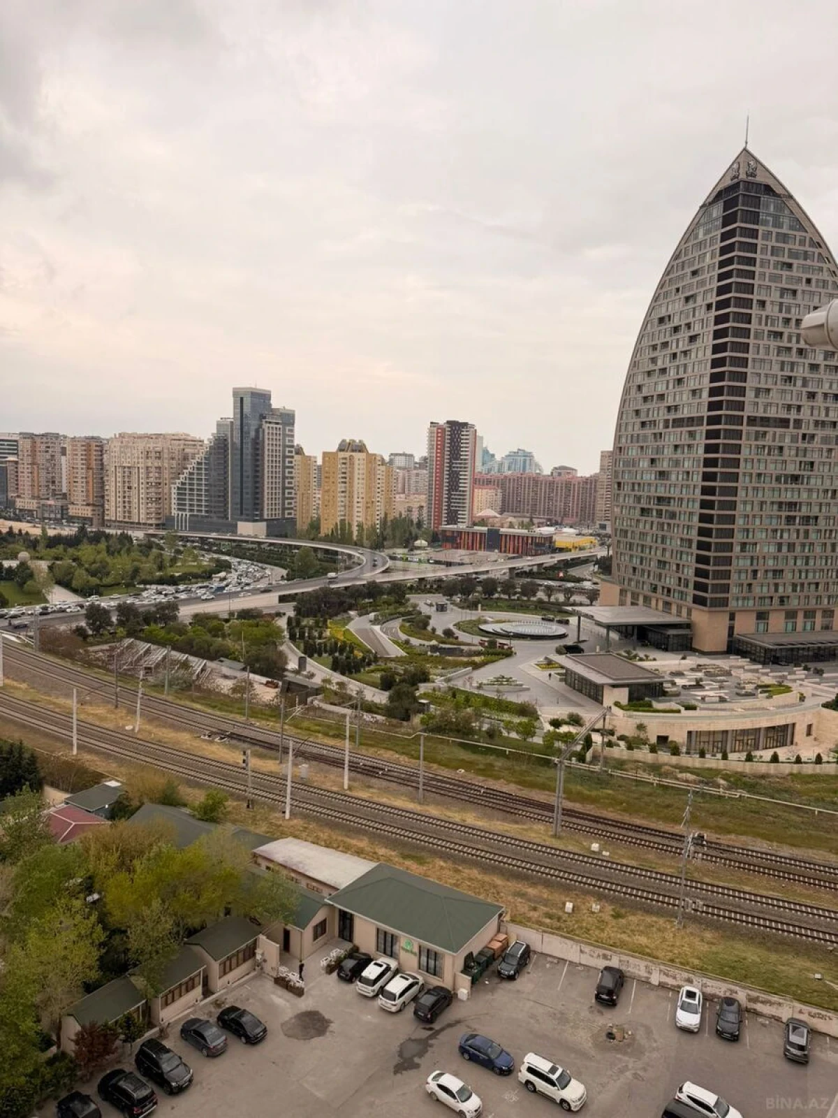 Satılır 3 otaqlı mənzil 140 m²