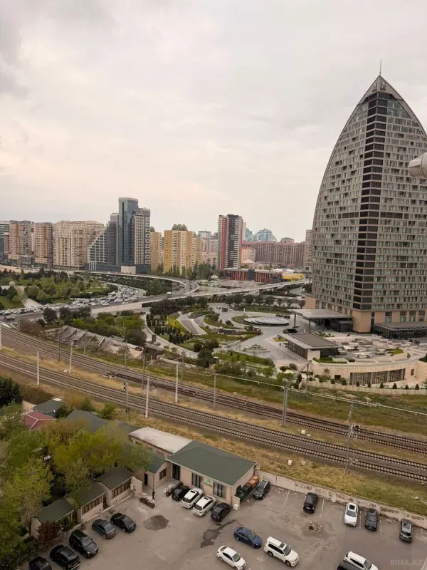 Satılır 3 otaqlı mənzil 140 m²