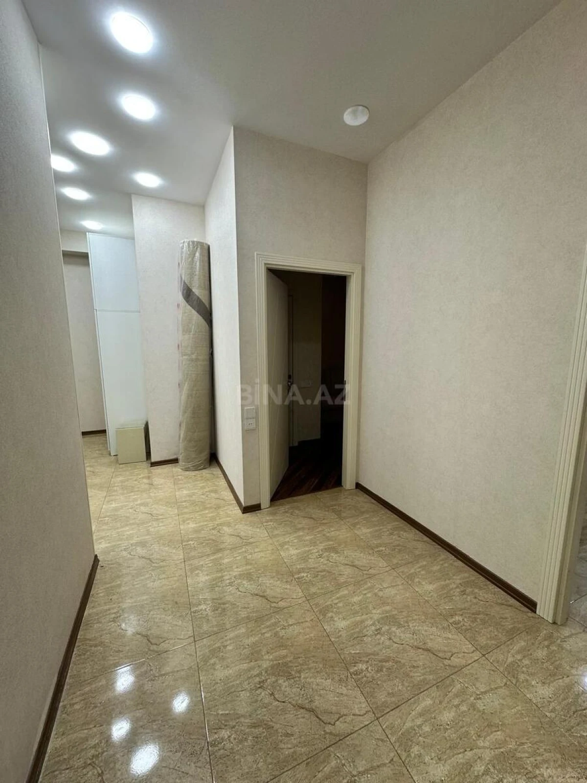 Satılır 2 otaqlı mənzil 91 m²