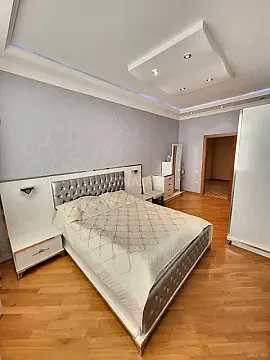 Kirayə verilir 3 otaqlı mənzil 130 m²