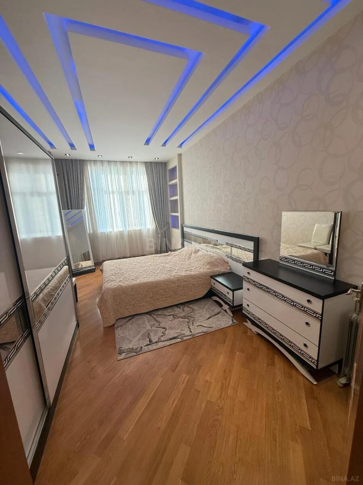 Kirayə verilir 3 otaqlı mənzil 130 m²