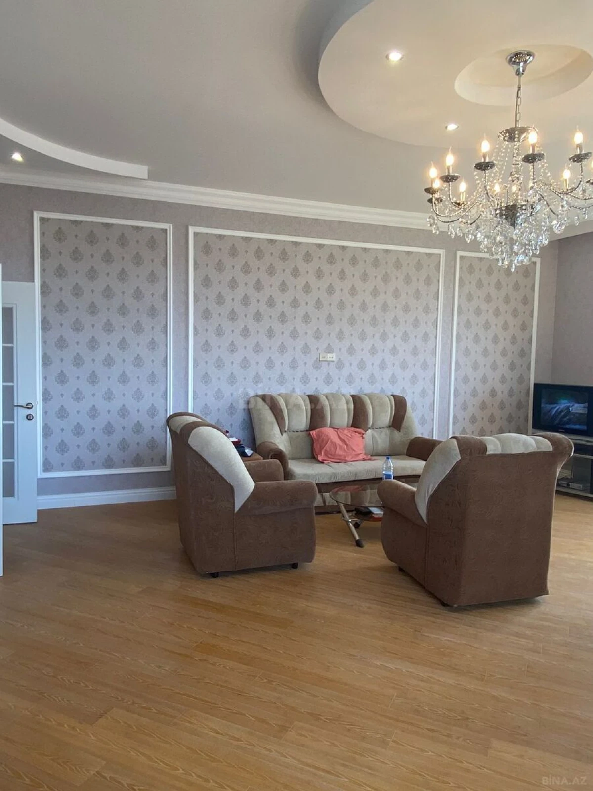 Satılır 3 otaqlı mənzil 141.4 m²