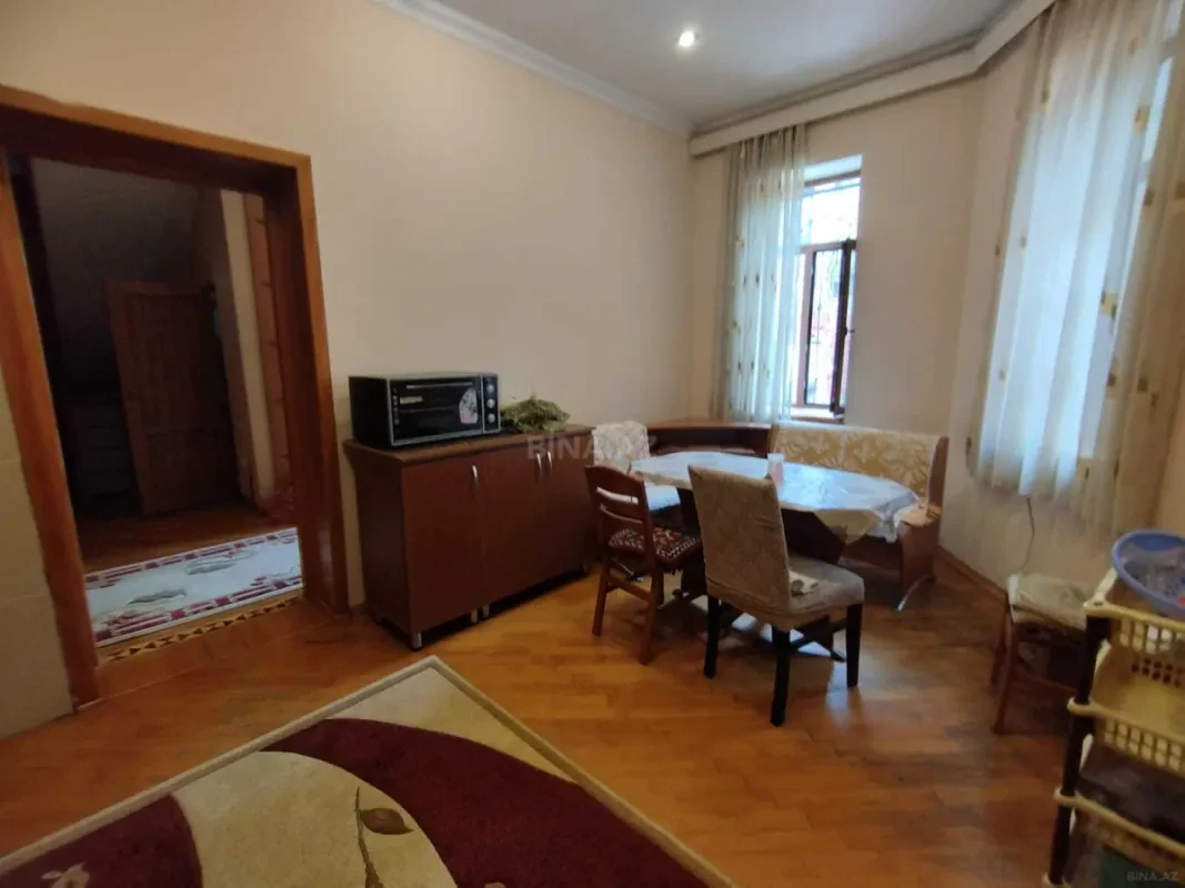 Kirayə verilir 6 otaqlı həyət evi 250 m²