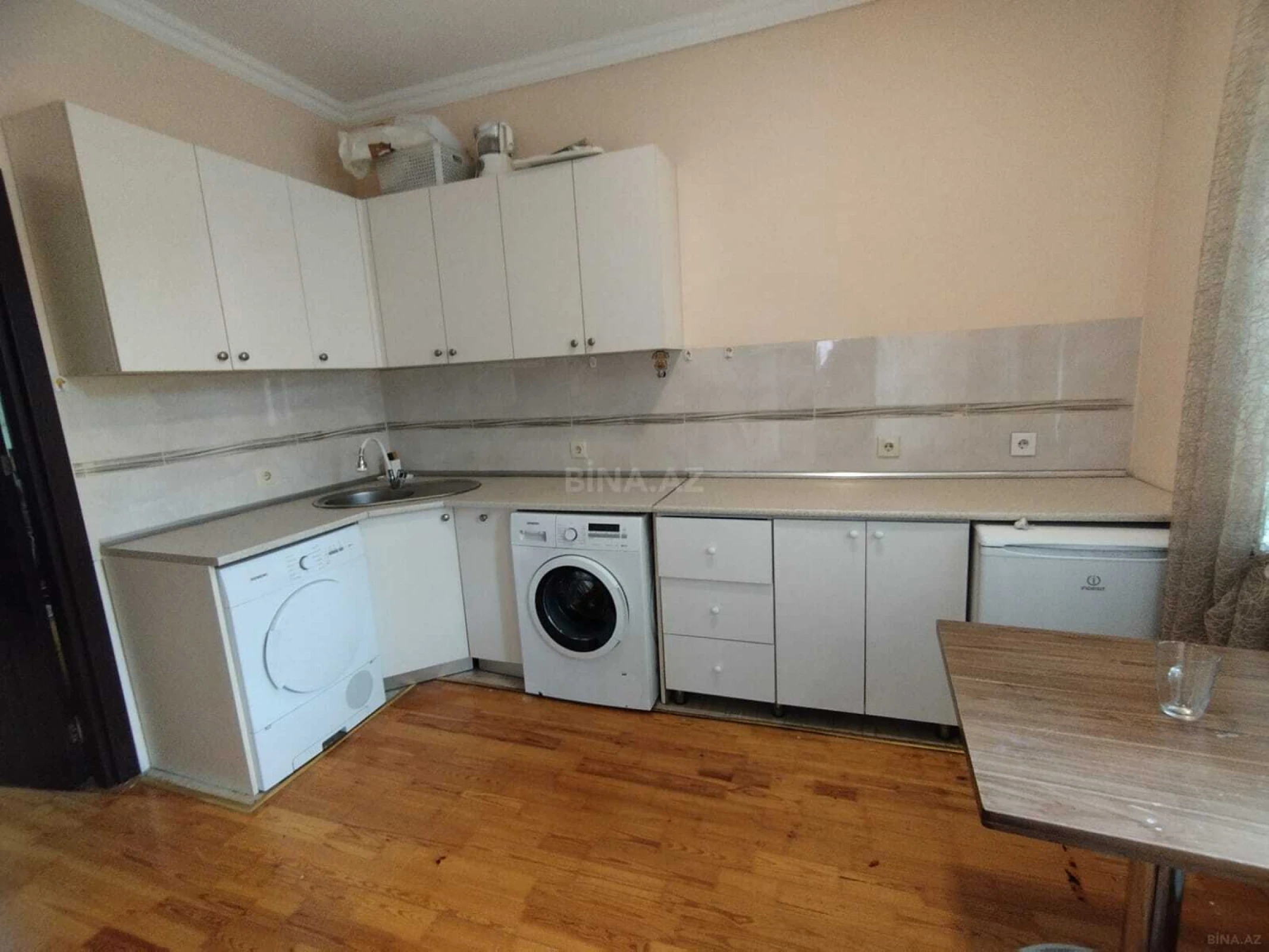 Kirayə verilir 6 otaqlı həyət evi 250 m²