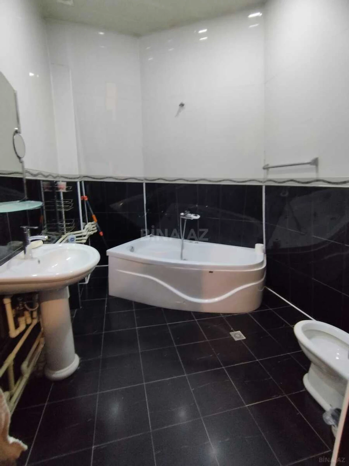 Kirayə verilir 6 otaqlı həyət evi 250 m²