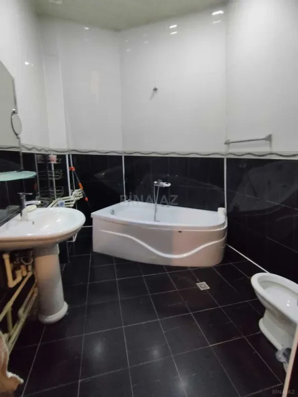 Kirayə verilir 6 otaqlı həyət evi 250 m²