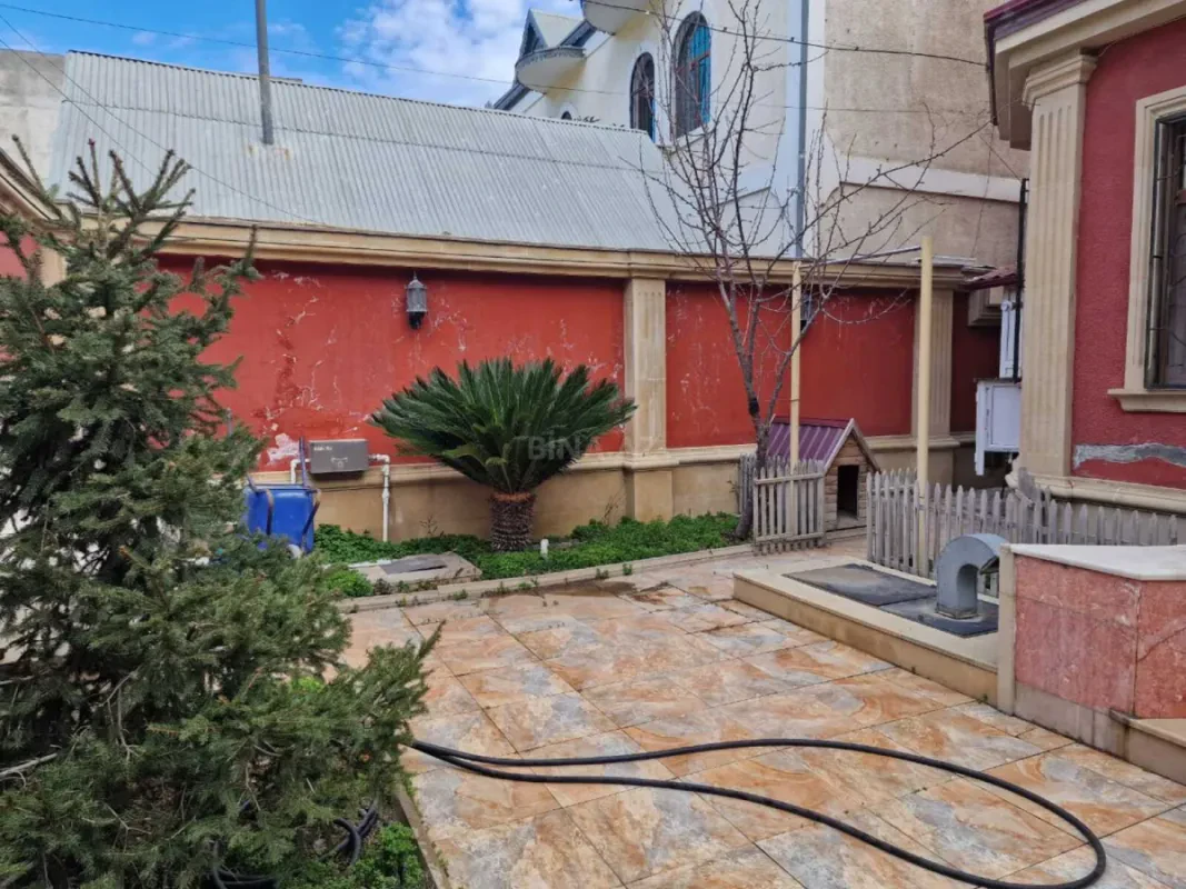 Kirayə verilir 6 otaqlı həyət evi 250 m²