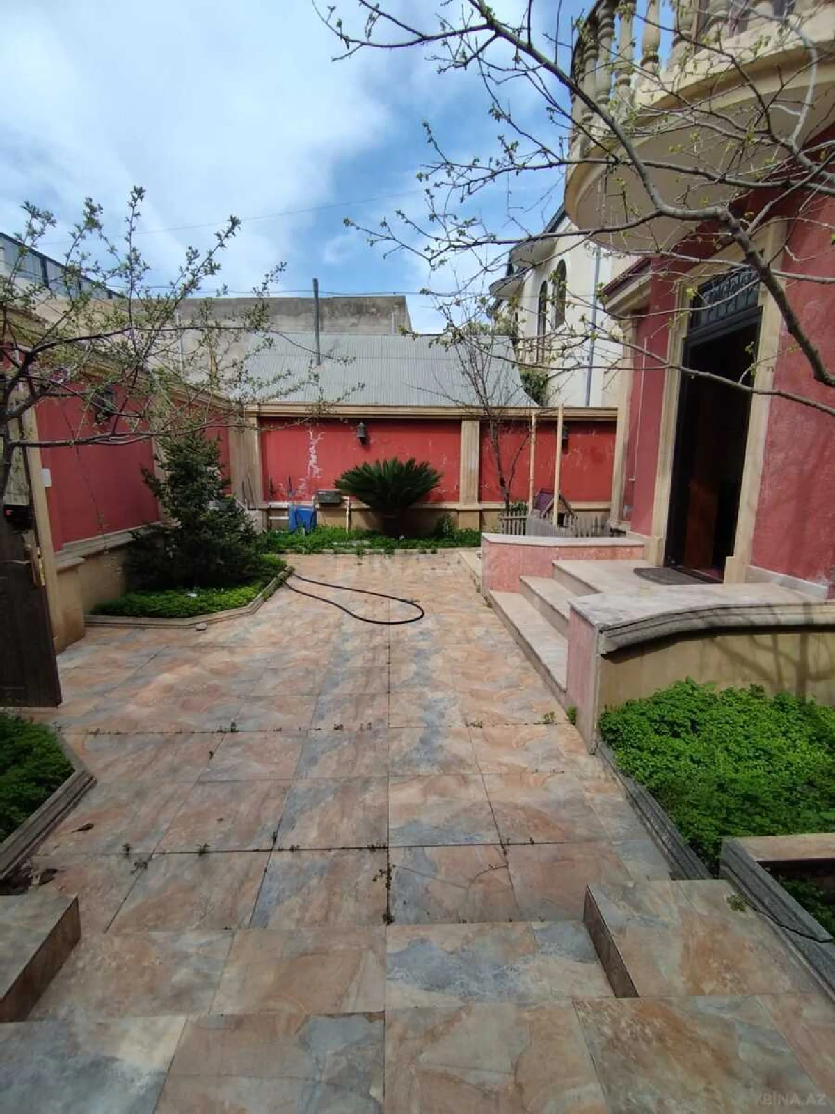 Kirayə verilir 6 otaqlı həyət evi 250 m²