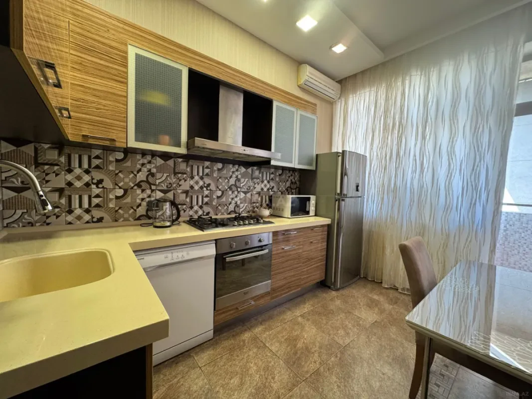 Satılır 3 otaqlı mənzil 120 m²