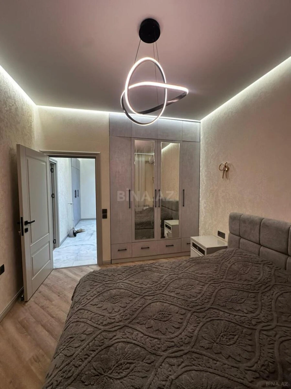 Kirayə verilir 2 otaqlı mənzil 70 m²