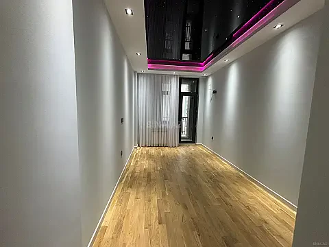 Satılır 3 otaqlı mənzil 142 m²