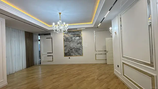 Satılır 3 otaqlı mənzil 142 m²