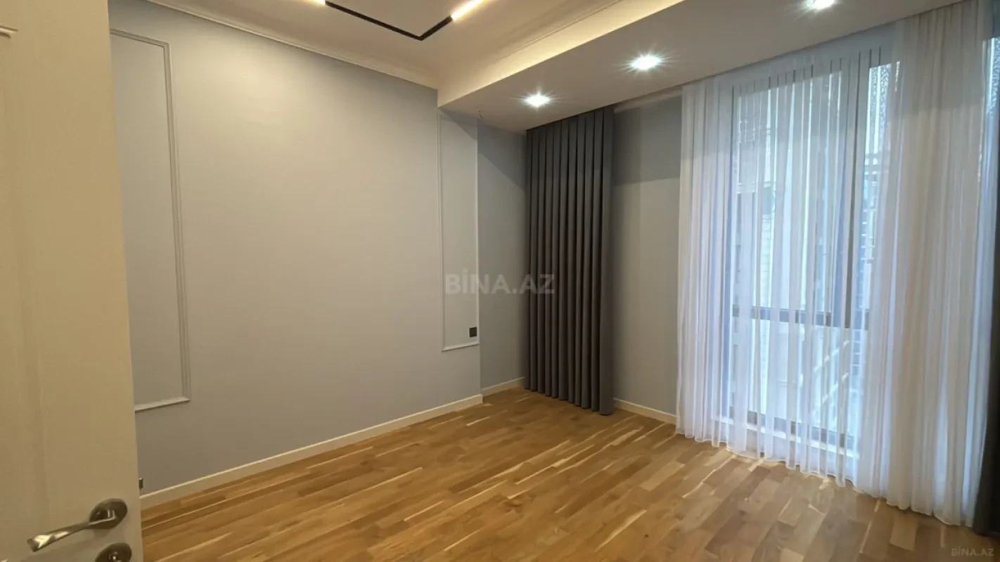 Satılır 3 otaqlı mənzil 142 m²