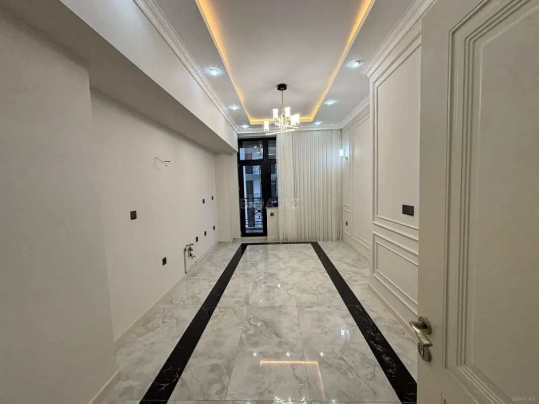 Satılır 3 otaqlı mənzil 142 m²