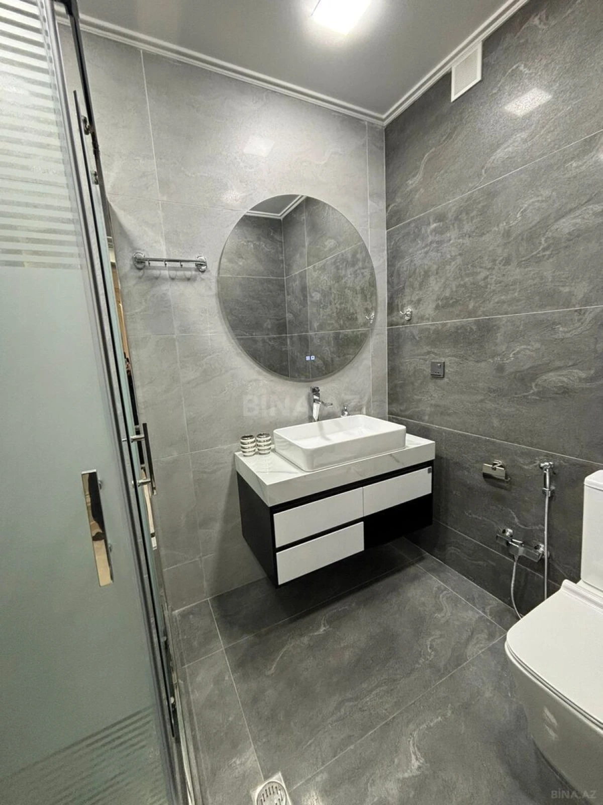 Satılır 3 otaqlı mənzil 142 m²
