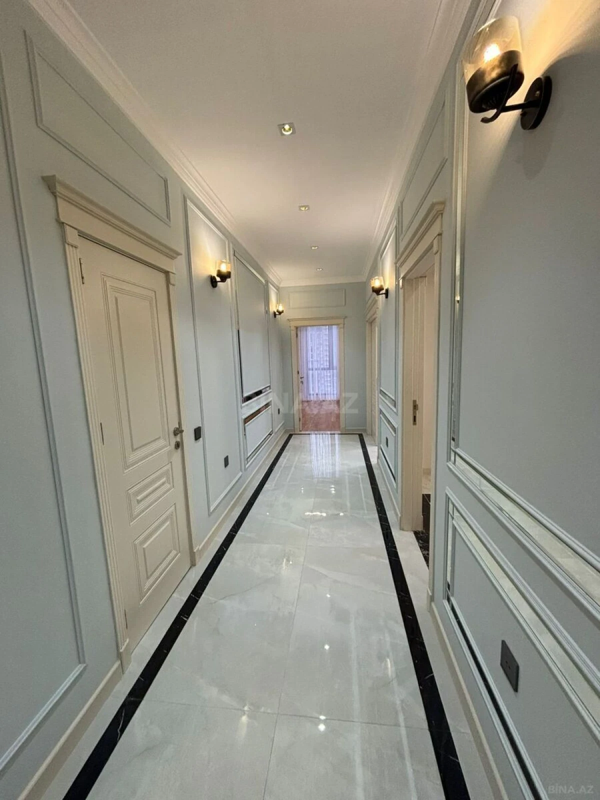 Satılır 3 otaqlı mənzil 142 m²
