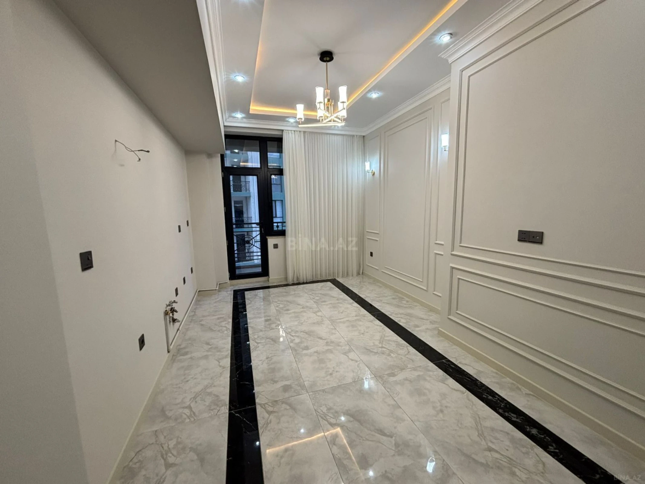 Satılır 3 otaqlı mənzil 142 m²