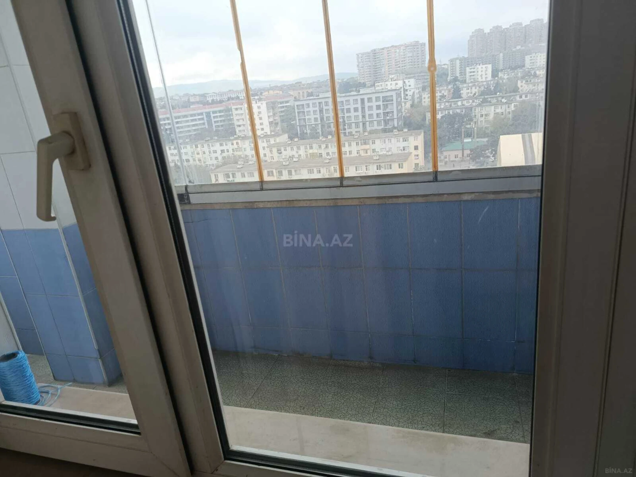 Kirayə verilir 2 otaqlı mənzil 90 m²