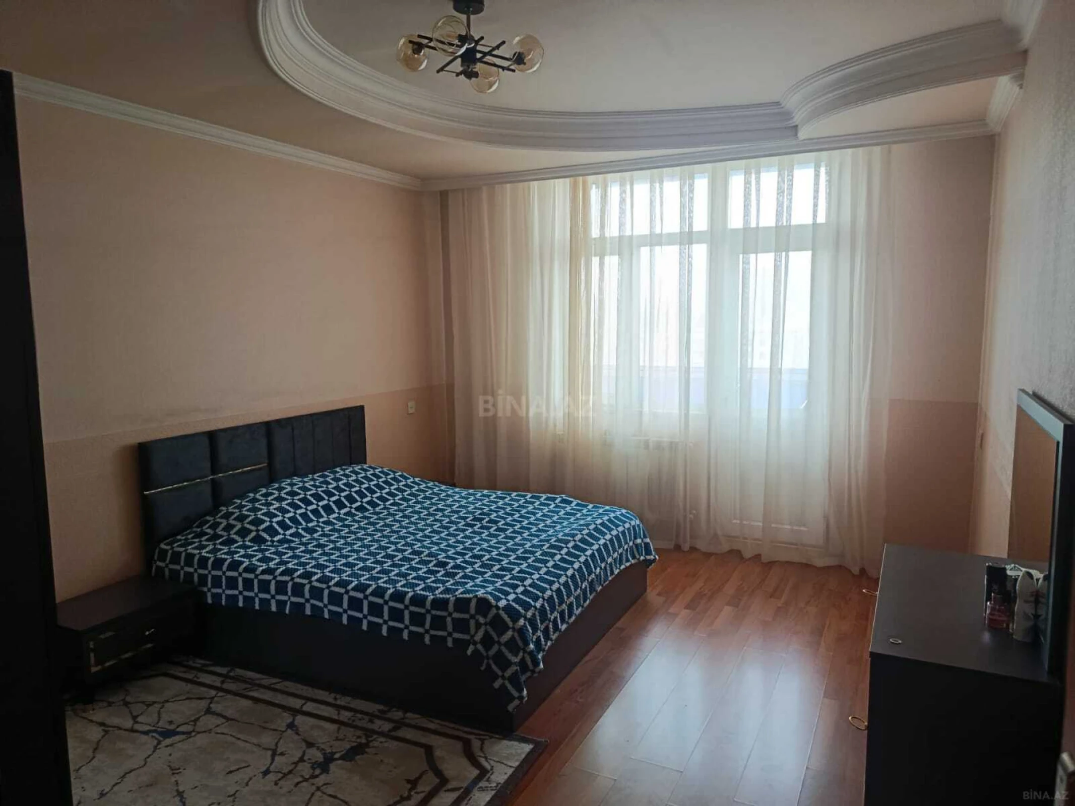 Kirayə verilir 2 otaqlı mənzil 90 m²