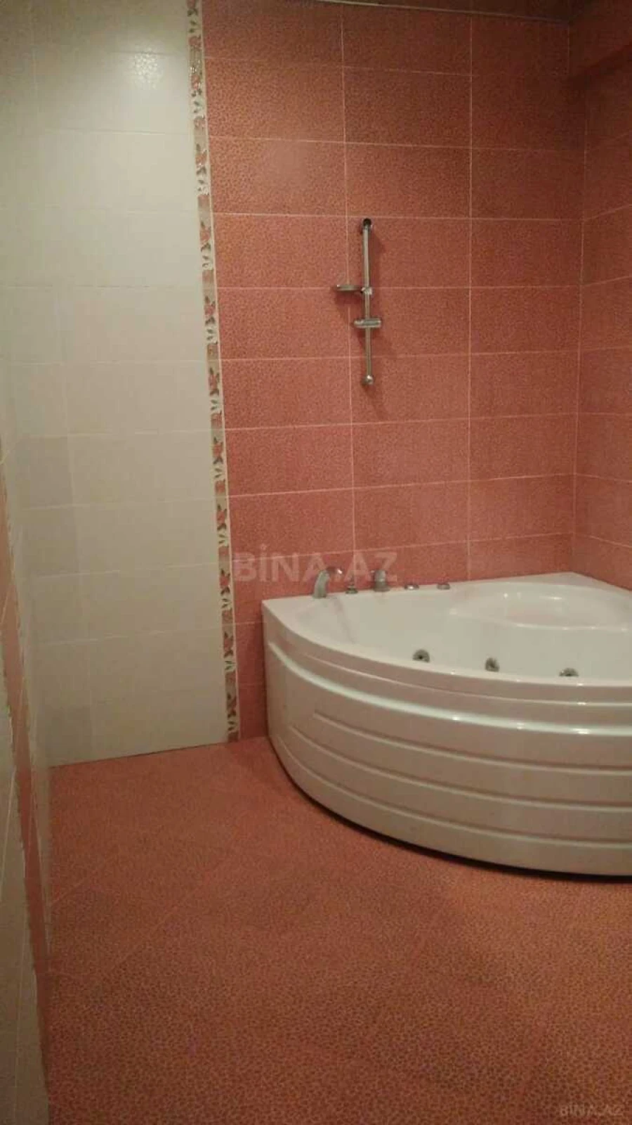 Satılır 3 otaqlı mənzil 145 m²