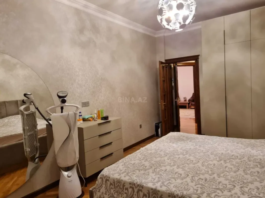 Satılır 3 otaqlı mənzil 145 m²