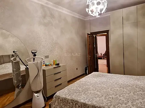 Satılır 3 otaqlı mənzil 145 m²