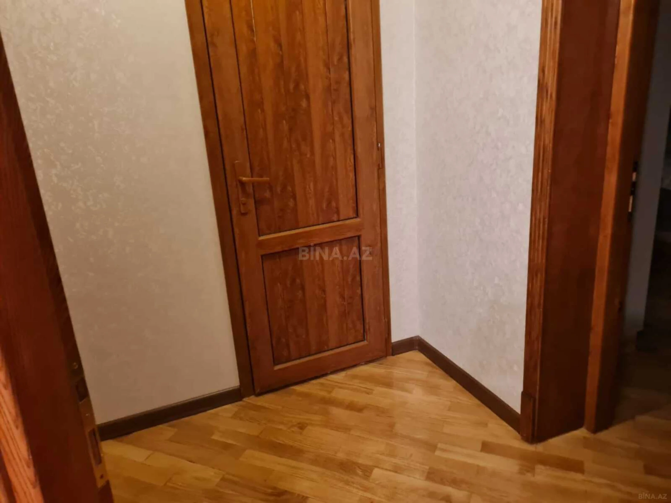 Satılır 3 otaqlı mənzil 145 m²