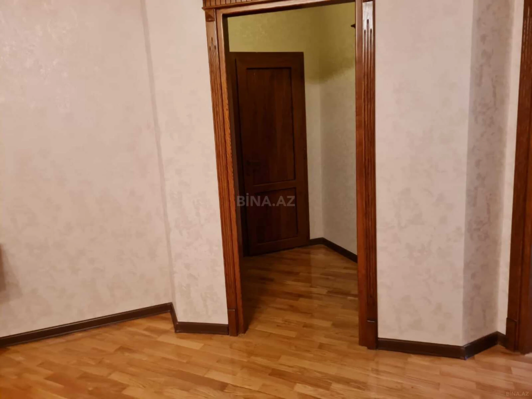 Satılır 3 otaqlı mənzil 145 m²