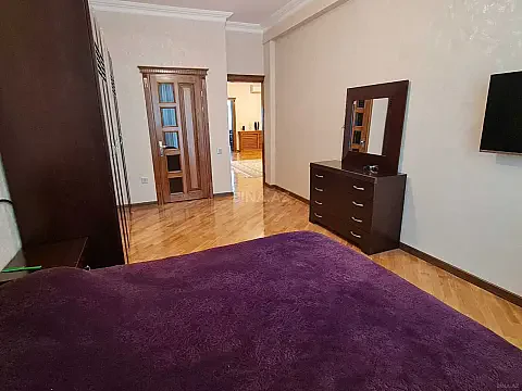 Satılır 3 otaqlı mənzil 145 m²