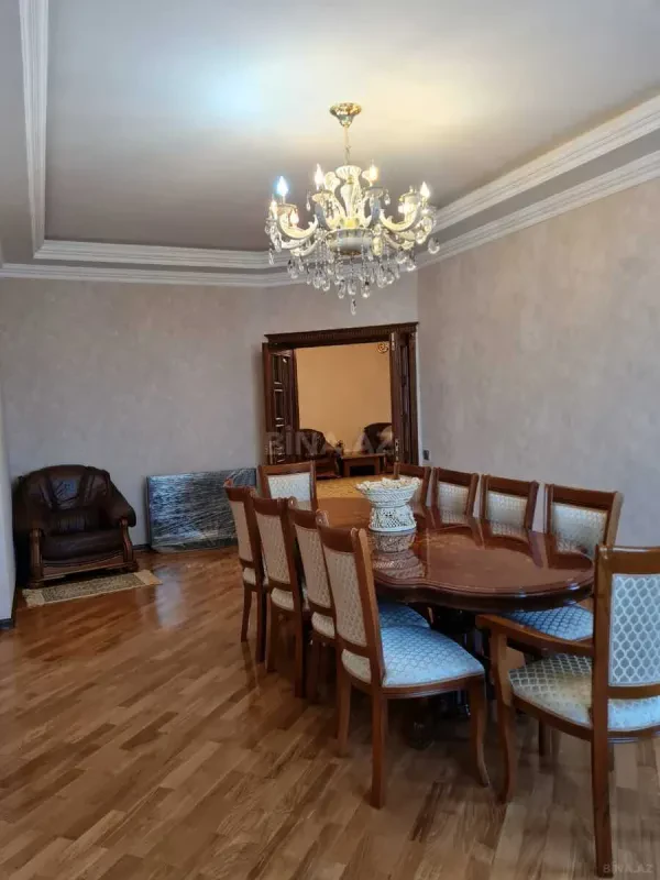 Satılır 3 otaqlı mənzil 145 m²