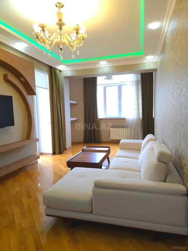 Satılır 4 otaqlı mənzil 200 m²