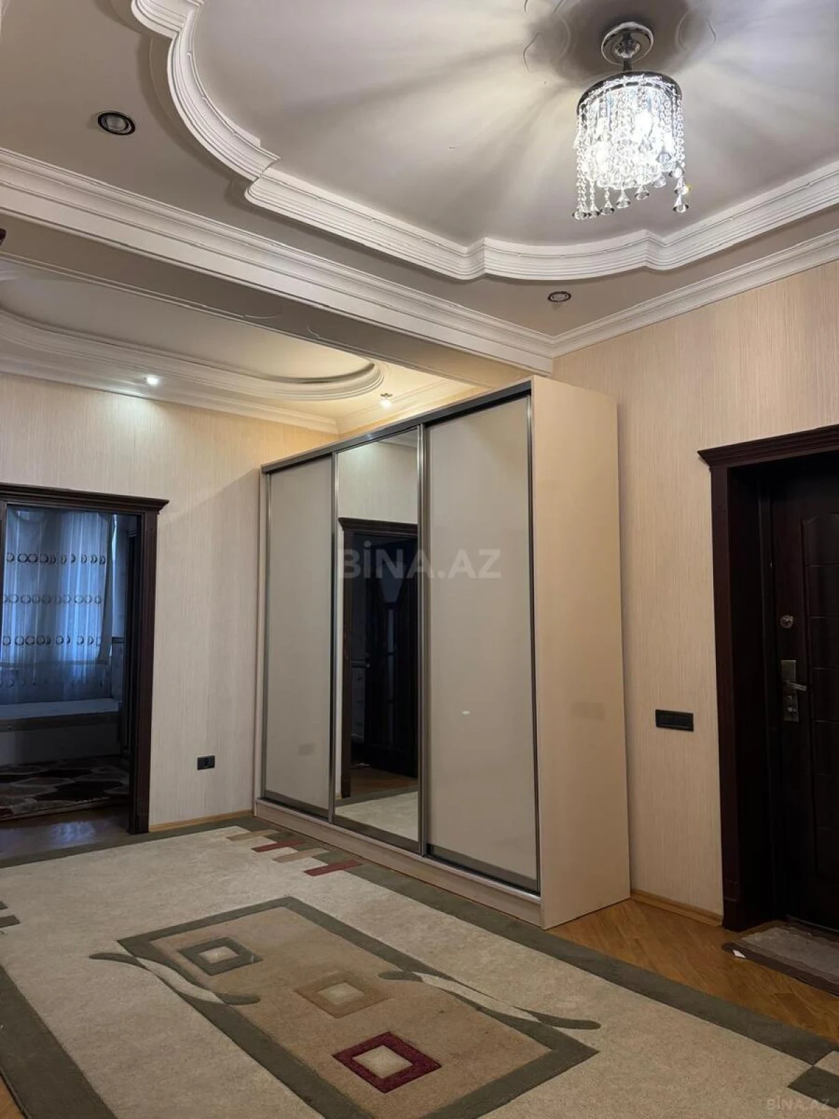 Kirayə verilir 3 otaqlı mənzil 130 m²