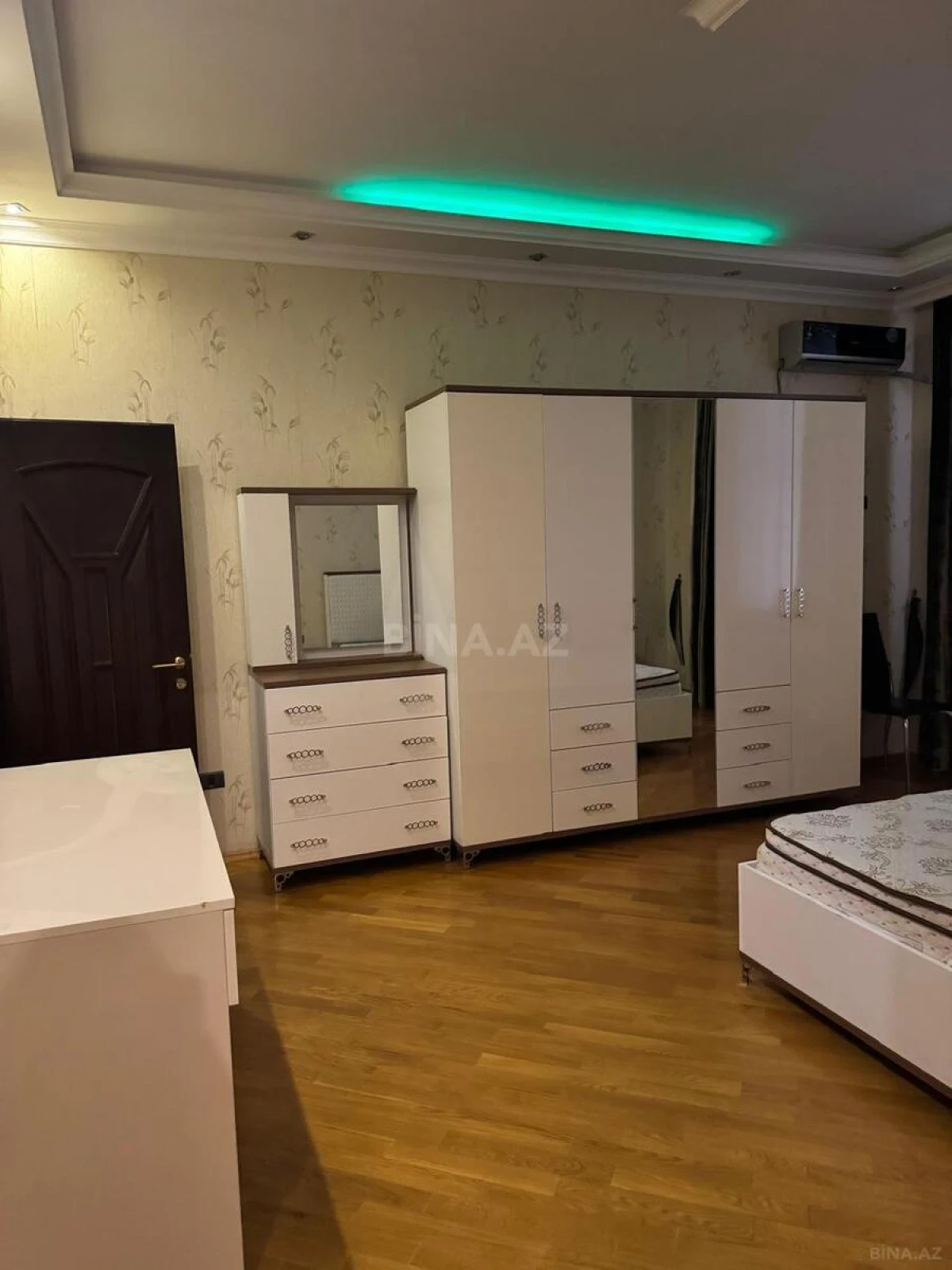 Kirayə verilir 3 otaqlı mənzil 130 m²