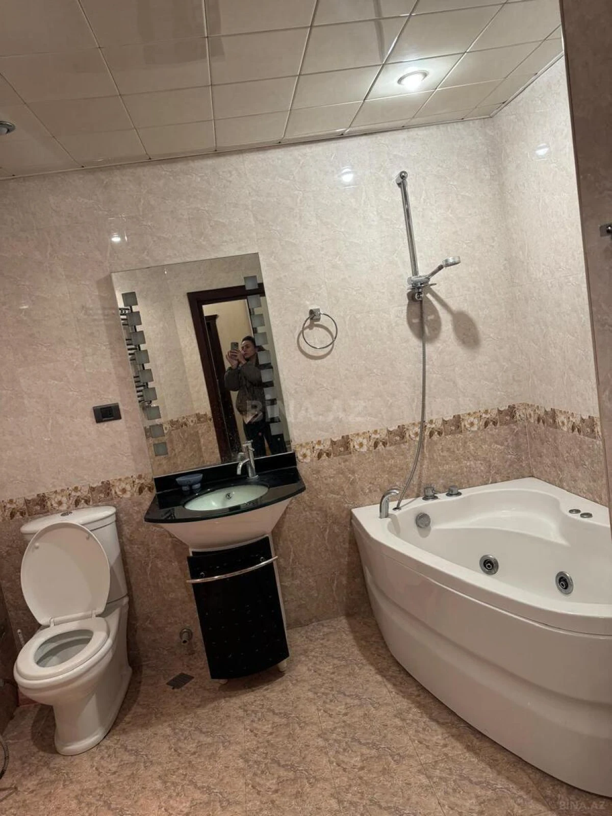 Kirayə verilir 3 otaqlı mənzil 130 m²
