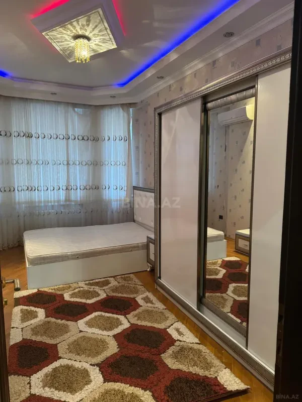 Kirayə verilir 3 otaqlı mənzil 130 m²