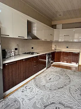 Kirayə verilir 3 otaqlı mənzil 130 m²
