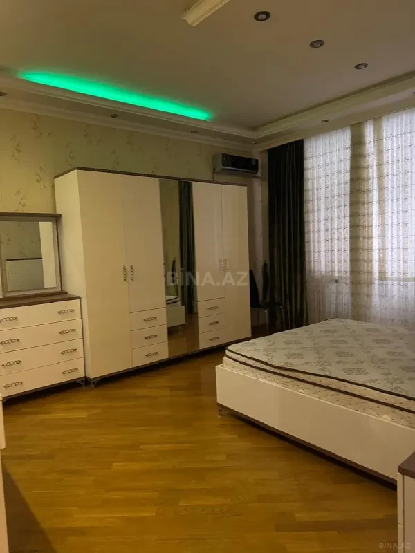 Kirayə verilir 3 otaqlı mənzil 130 m²