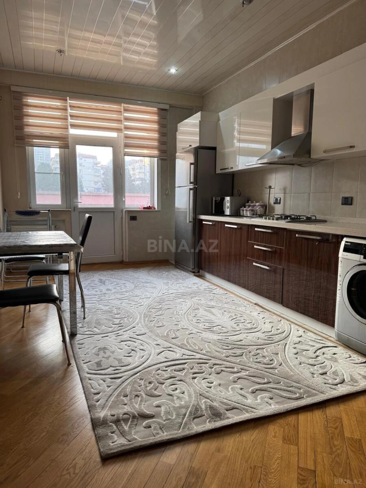 Kirayə verilir 3 otaqlı mənzil 130 m²