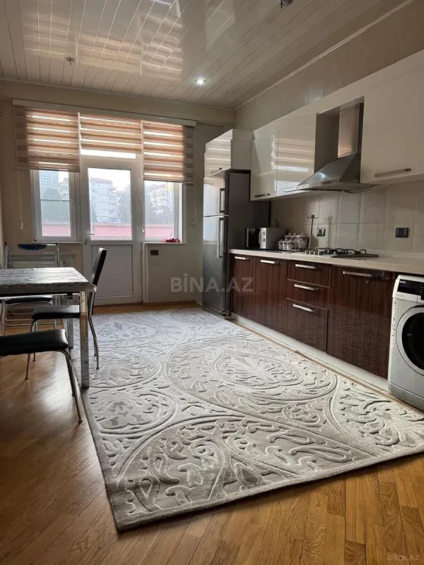 Kirayə verilir 3 otaqlı mənzil 130 m²